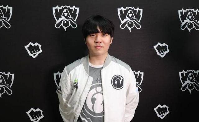 他不仅仅是 他不仅仅是